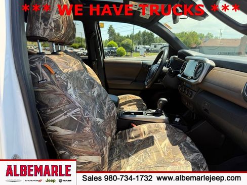 Used 2020 Toyota Tacoma Limited image 33