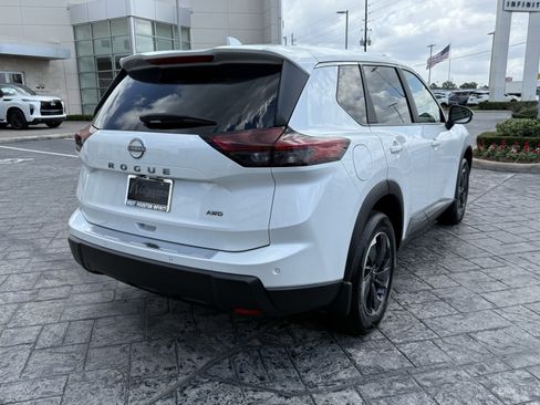 Used 2025 Nissan Rogue SV image 12