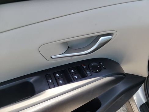Used 2025 Hyundai Tucson SE FWD image 17