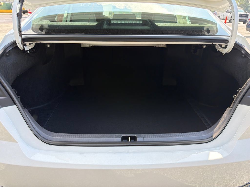 New 2026 Toyota Camry Hybrid FWD image 22
