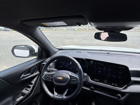 Used 2025 Chevrolet Equinox LT FWD image 32