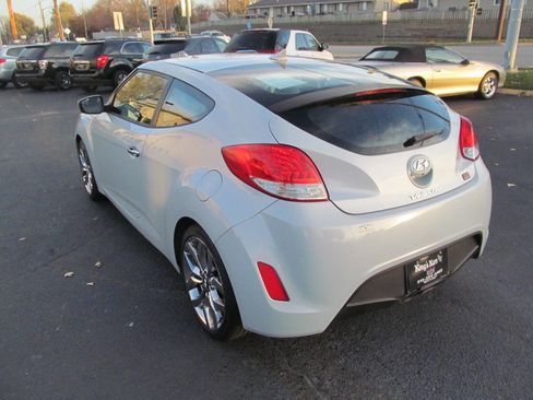 Used 2015 Hyundai Veloster RE:FLEX Edition image 3