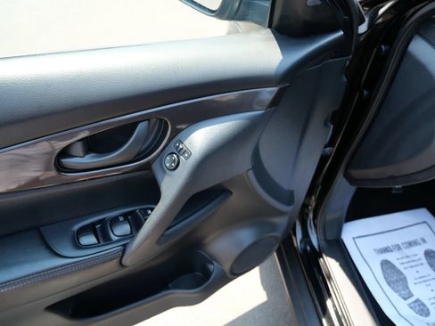 Used 2019 Nissan Rogue S AWD/4WD image 15