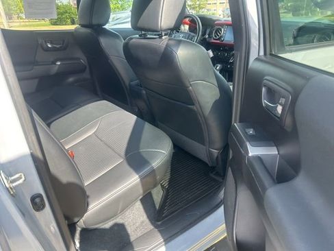 Used 2020 Toyota Tacoma TRD Sport w/ TRD Premium Sport Package AWD/4WD image 20