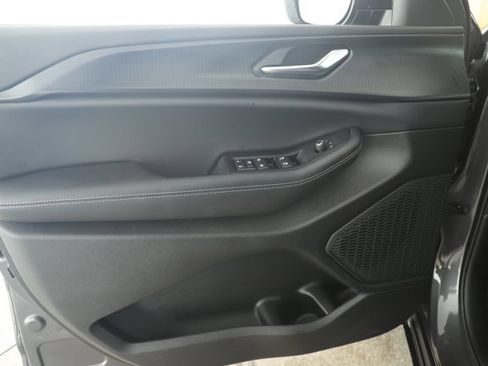 New 2025 Jeep Grand Cherokee Laredo image 8