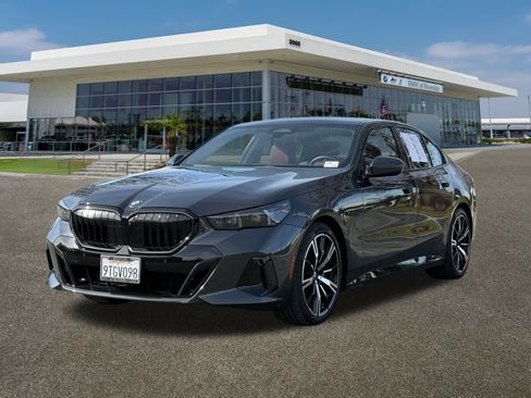 Used 2026 BMW 530i w/ M Sport Package image 4
