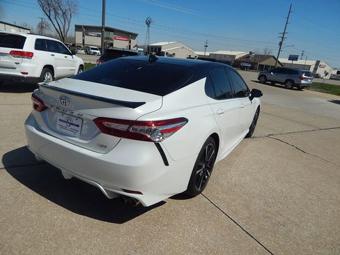 Used 2020 Toyota Camry XSE image 5