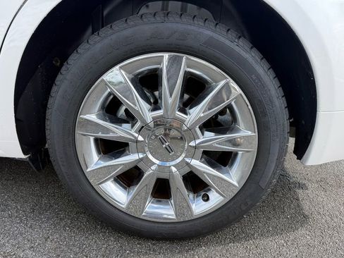 Used 2011 Lincoln MKZ image 13