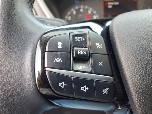 Used 2022 Ford Escape SE w/ SE Sport Appearance Package image 17