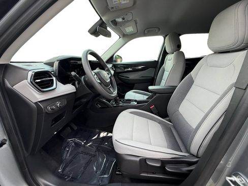 Used 2024 Chevrolet TrailBlazer LT AWD/4WD image 9