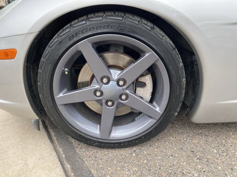 Used 2006 Chevrolet Corvette Coupe w/ Preferred Equipment Group image 2