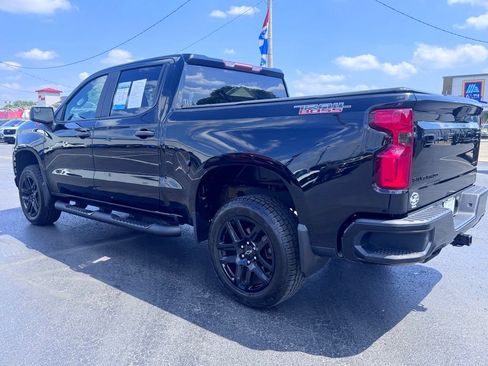 Used 2021 Chevrolet Silverado 1500 Custom Trail Boss w/ Midnight Edition AWD/4WD image 4