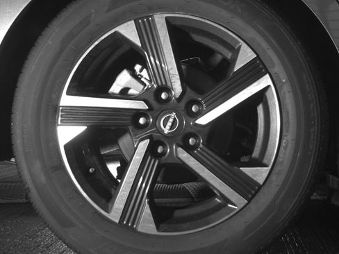 Used 2025 Nissan Sentra SV image 15