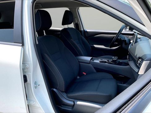 Used 2024 Nissan Rogue S FWD image 23
