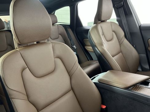 Certified 2023 Volvo XC60 B5 Plus w/ Protection Package Premier image 26