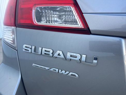 Used 2011 Subaru Outback 2.5i Premium w/ All-Weather Pkg AWD/4WD image 9