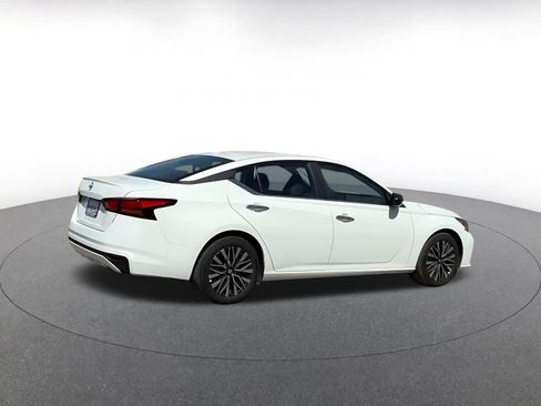 Used 2025 Nissan Altima 2.5 SV image 15