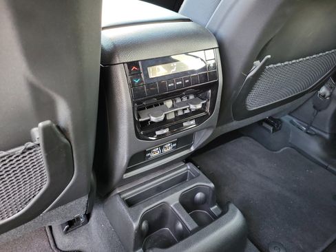 Used 2025 Jeep Grand Cherokee L Laredo RWD image 11