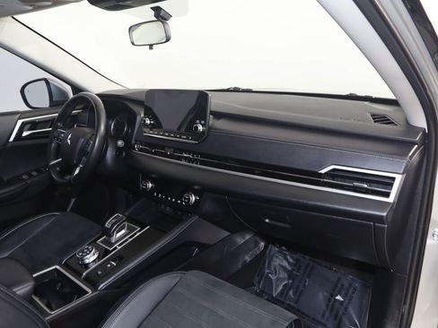 Used 2024 Mitsubishi Outlander SE AWD/4WD image 40