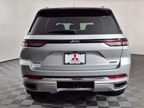 Used 2023 Jeep Grand Cherokee Overland AWD/4WD image 6