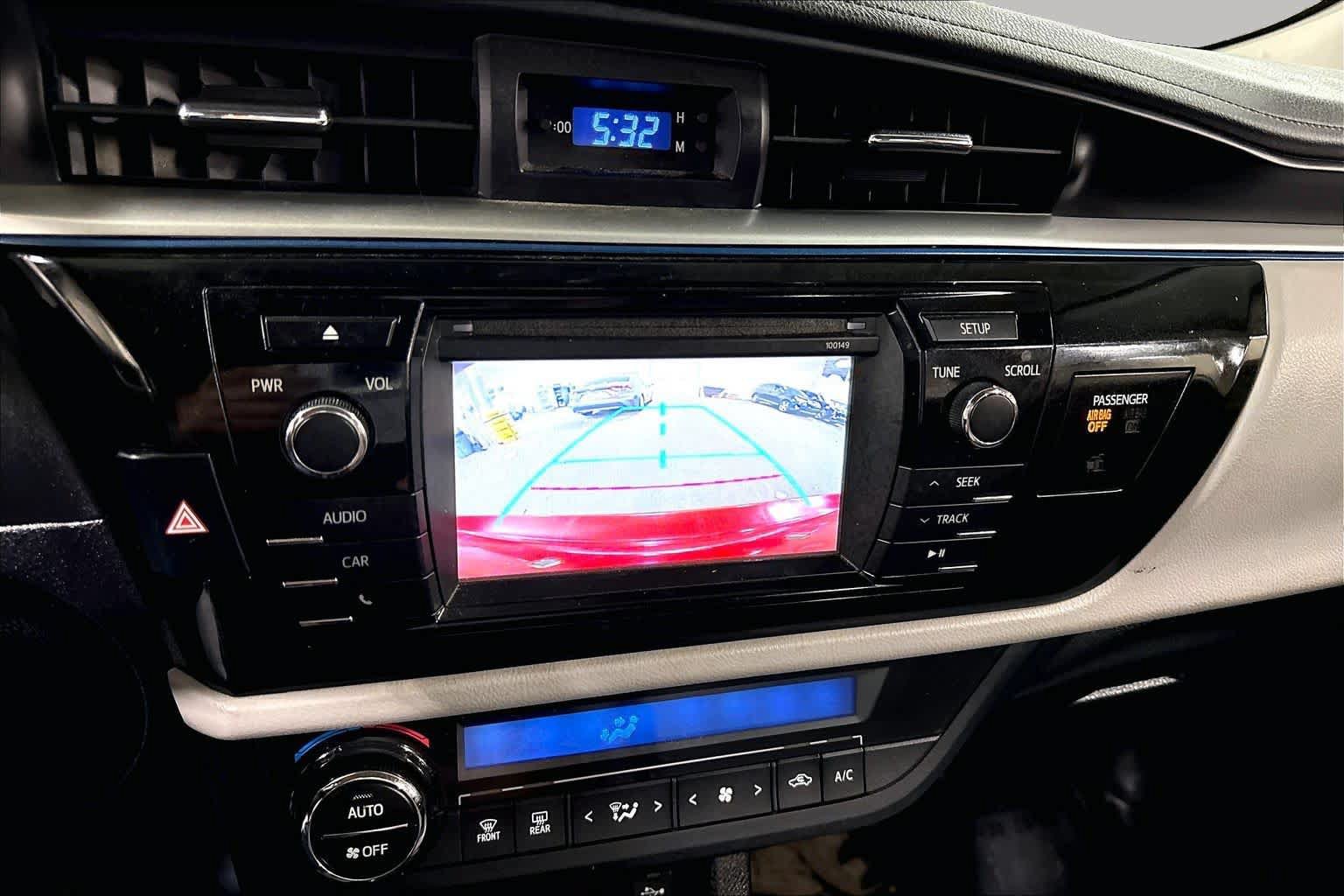 Used 2015 Toyota Corolla LE FWD image 26