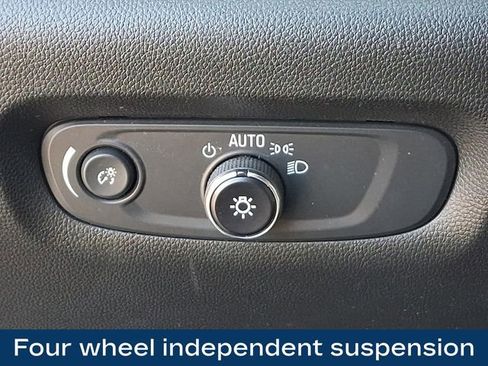 Used 2023 Chevrolet Traverse LT image 9