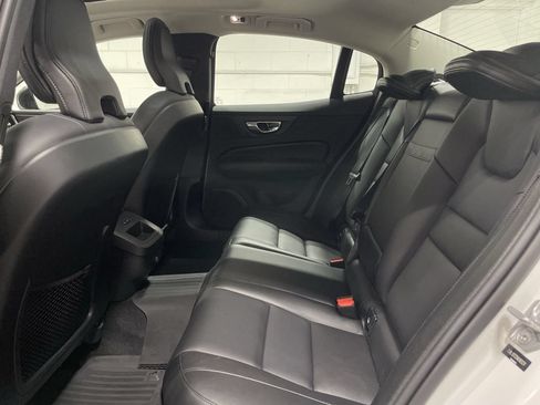 Used 2022 Volvo S60 B5 Momentum w/ Premium Package AWD/4WD image 16