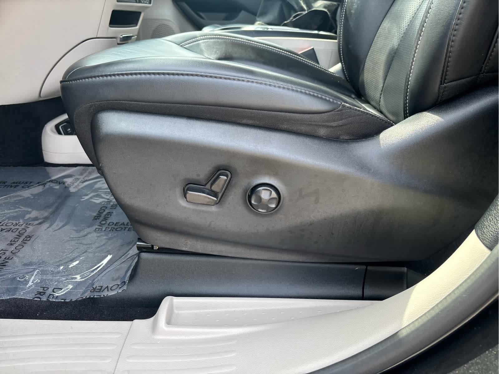 Used 2023 Chrysler Pacifica Touring-L FWD image 15