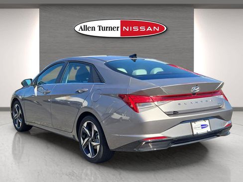 Used 2023 Hyundai Elantra Limited image 8