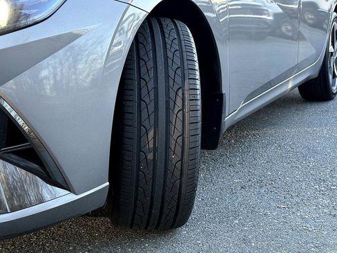 Used 2023 Hyundai Elantra Limited image 29