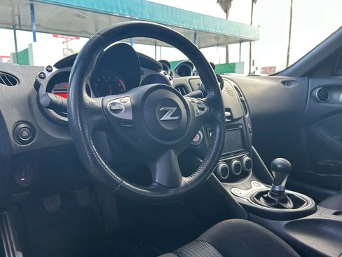 Used 2009 Nissan 370Z Coupe w/ Sport Pkg RWD image 3
