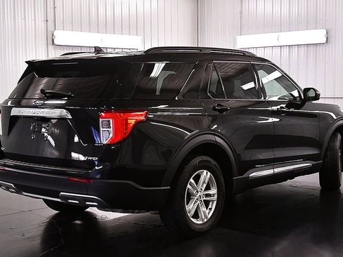 Used 2022 Ford Explorer XLT w/ Equipment Group 202A image 7