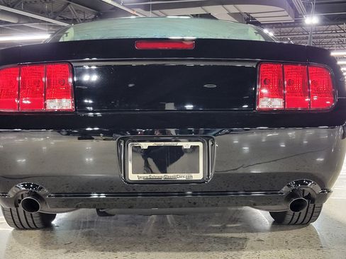Used 2006 Ford Mustang GT RWD image 16