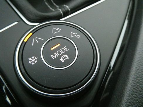 New 2026 Volkswagen Taos SEL AWD/4WD image 37