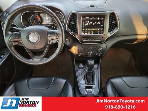 Used 2019 Jeep Cherokee Trailhawk w/ Comfort/Convenience Group AWD/4WD image 26