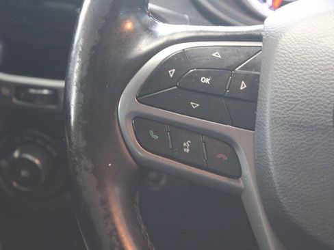 Used 2020 Jeep Cherokee Limited image 22