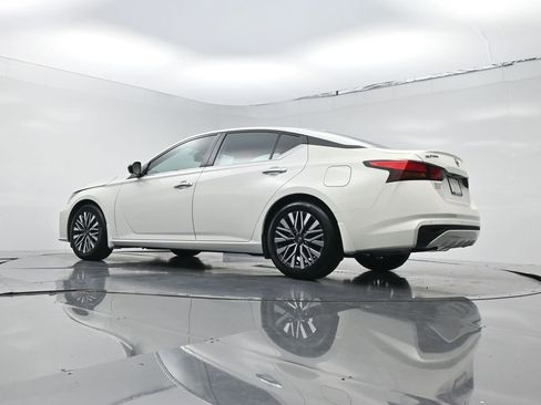 Used 2024 Nissan Altima 2.5 SV FWD image 21
