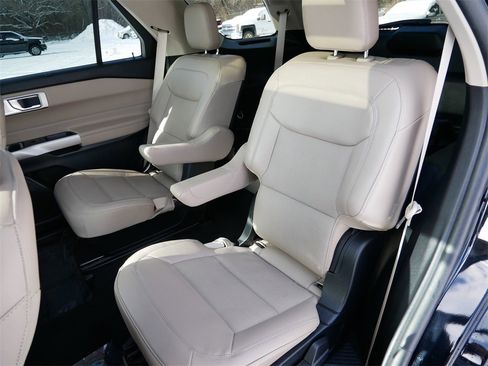 Certified 2023 Ford Explorer Limited w/ Limited Technology Package image 11