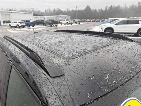 Used 2023 Chevrolet TrailBlazer RS w/ Sun and Liftgate Package image 11