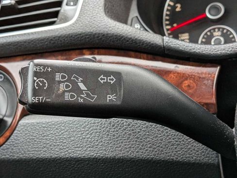 Used 2013 Volkswagen Passat 2.5 SEL Premium image 27