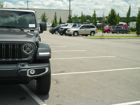 New 2026 Jeep Gladiator Sport w/ Dual Top Group AWD/4WD image 42