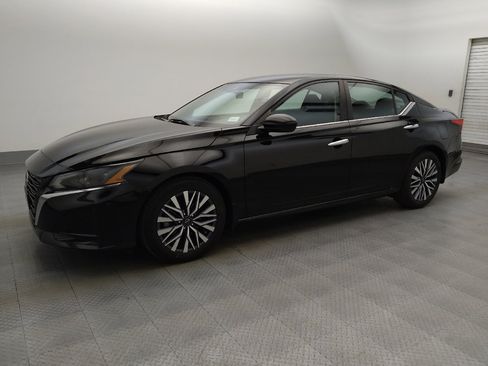 Used 2023 Nissan Altima 2.5 SV FWD image 2