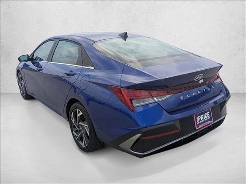 Used 2025 Hyundai Elantra SEL FWD image 8