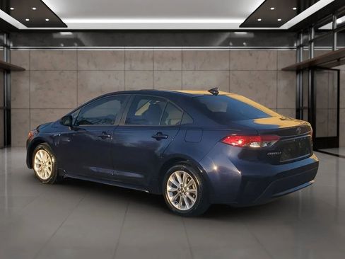 Used 2021 Toyota Corolla LE image 2