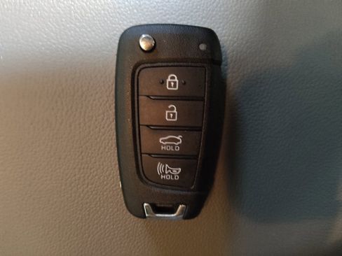 Used 2025 Hyundai Elantra SE w/ Cargo Package FWD image 32