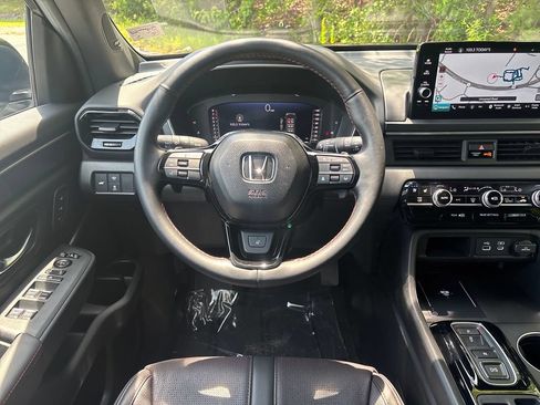 Used 2025 Honda Pilot Black Edition image 21