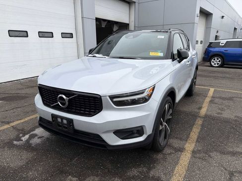 Used 2021 Volvo XC40 T5 R-Design w/ Climate Package image 2