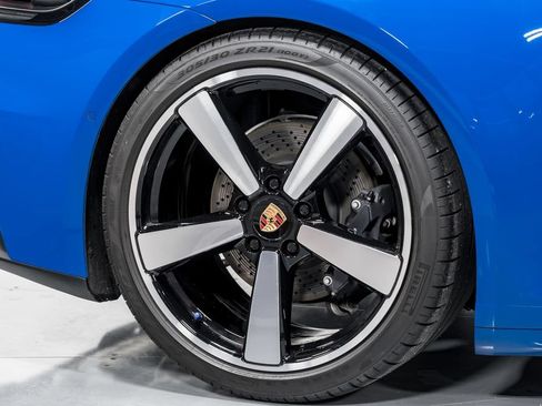 Used 2025 Porsche 911 Carrera RWD image 49