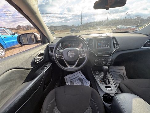 Used 2019 Jeep Cherokee Latitude w/ Cold Weather Group image 24