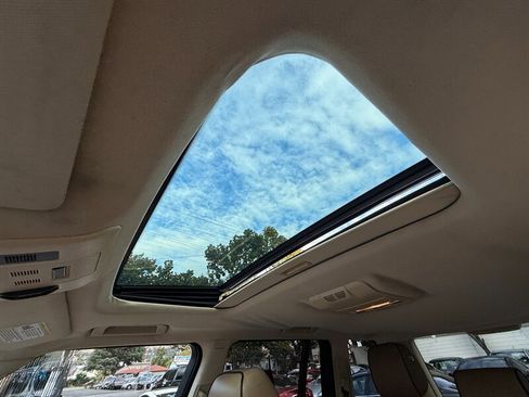 Used 2011 Land Rover Range Rover HSE image 21